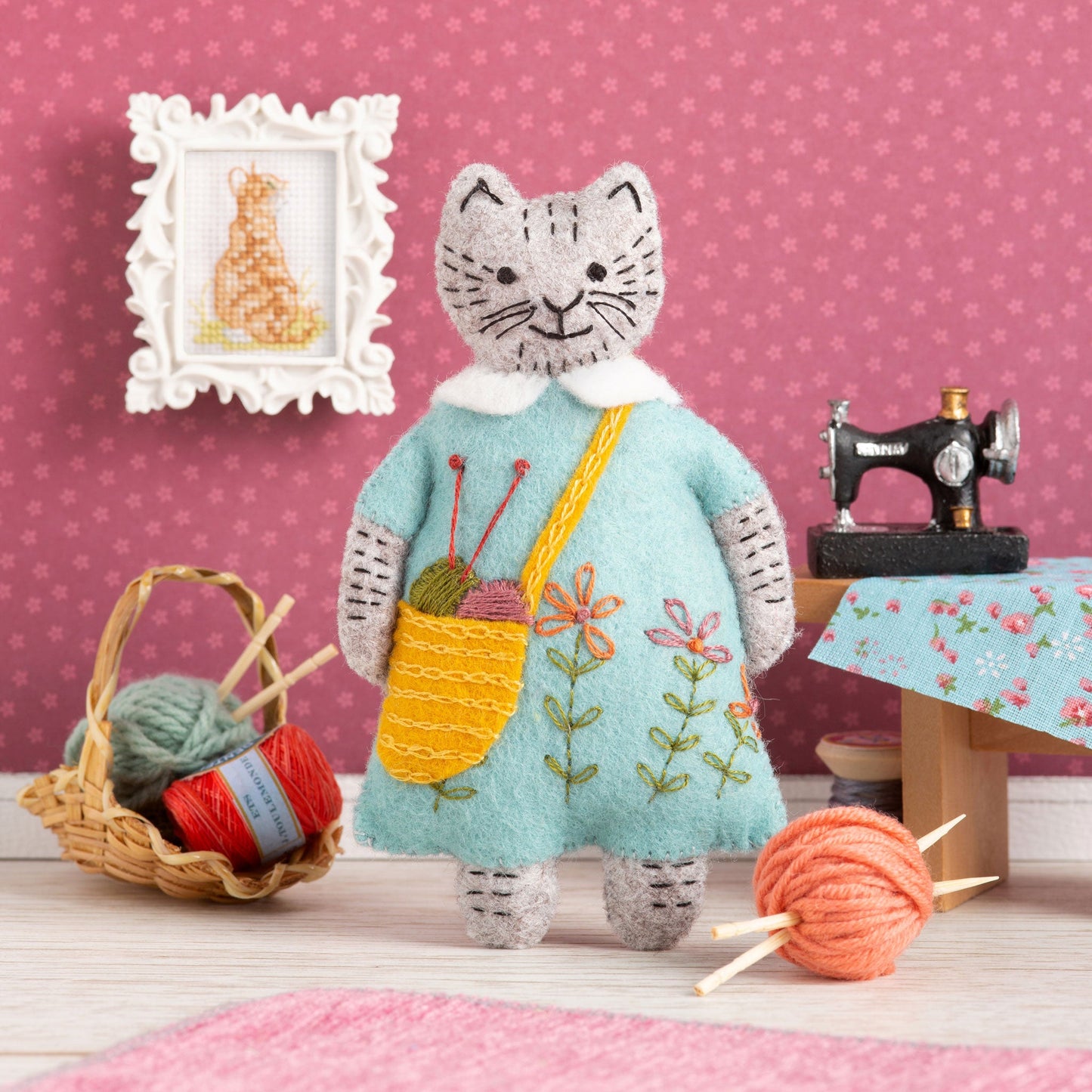 Mrs Cat Loves Knitting Greeting Card
