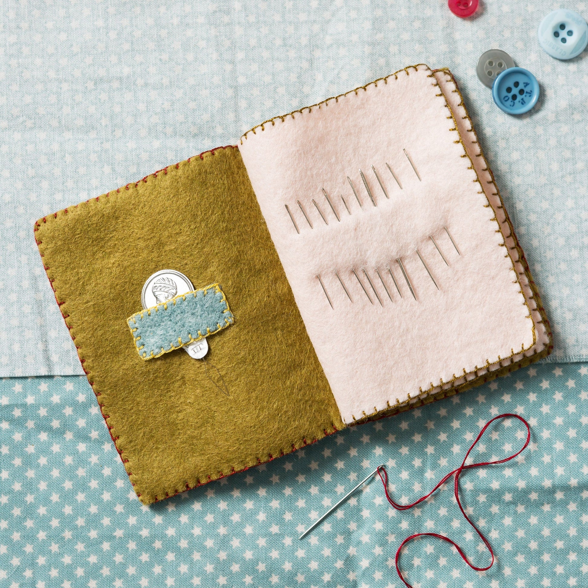 Corinne Lapierre Sewing Pouch Felt Craft Kit Inside