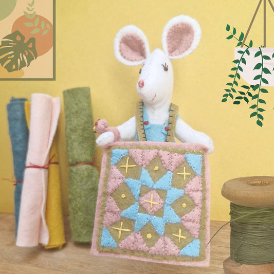 Little Mouse Makes a Quilt Felt Craft Mini Kit